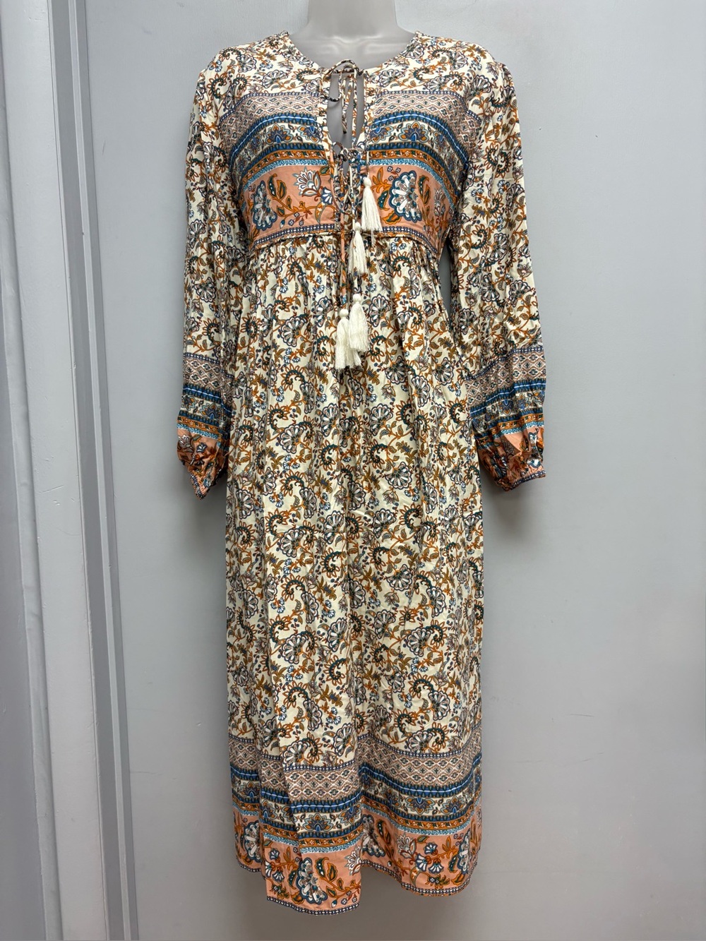 R. Vivimos Boho Floral Paisley Tassel Tie Maxi Dress Size M 8/10 NWT